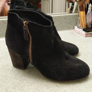 Used black suede heeled booties